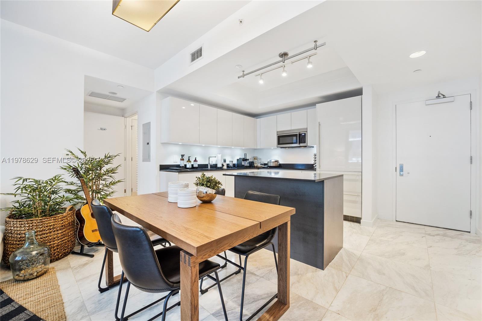 1010 Brickell Ave #2907 Miami, FL 33131