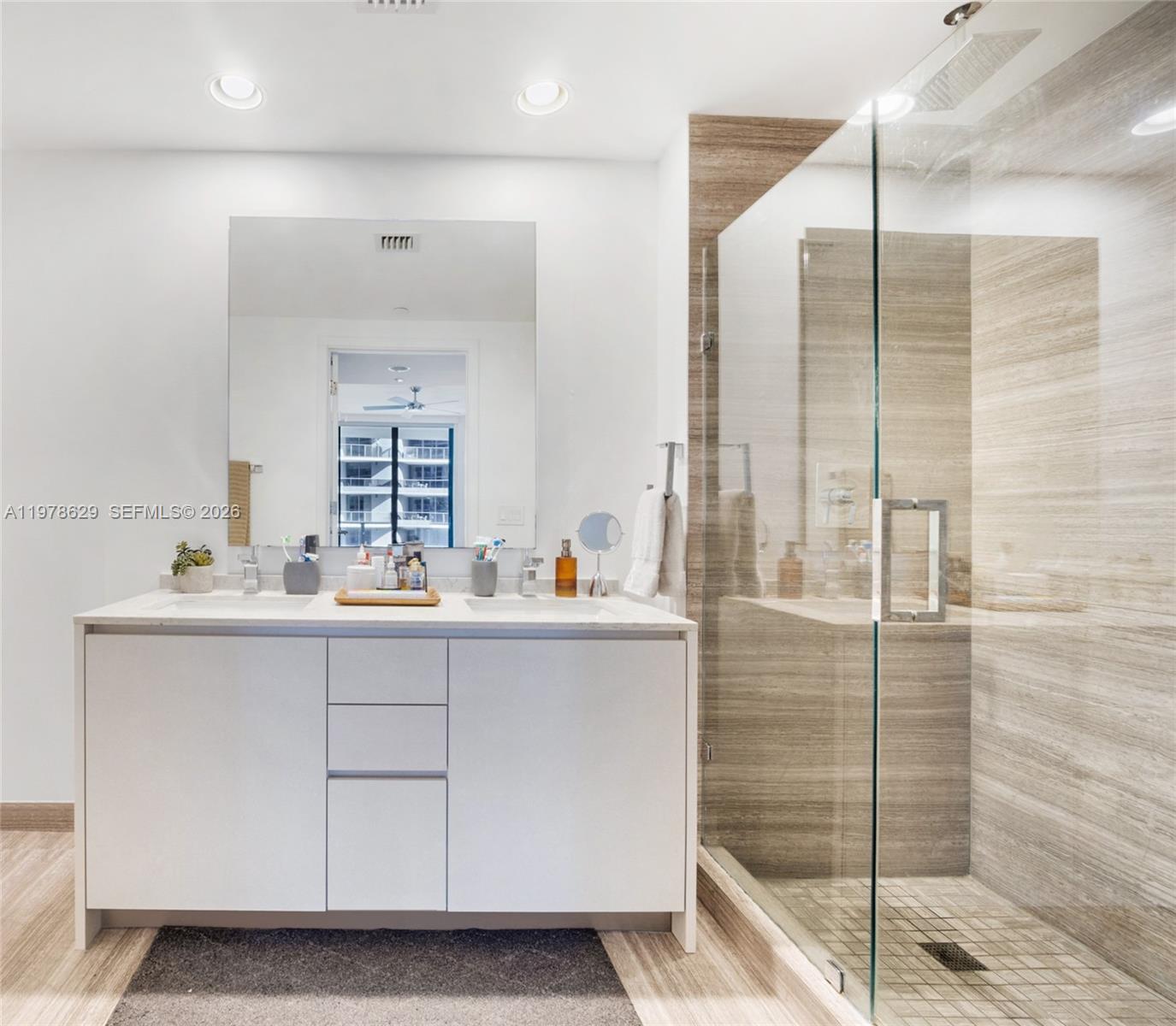 1010 Brickell Ave #2907 Miami, FL 33131