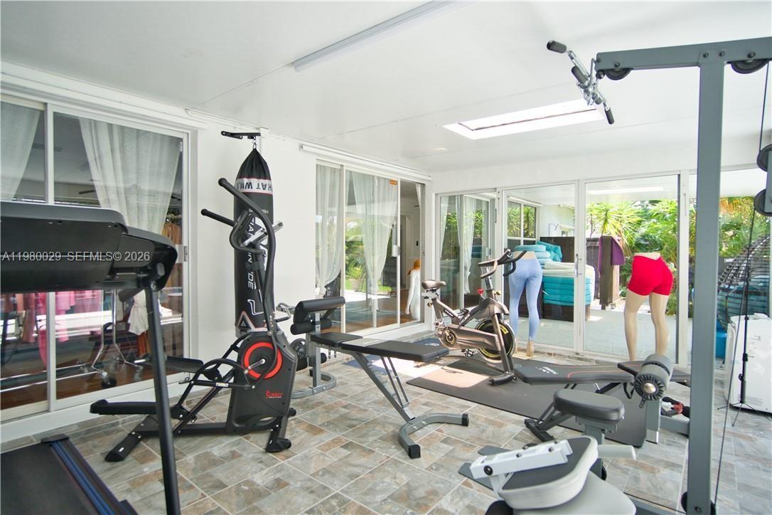 1419 N 16th Ct Hollywood, FL 33020