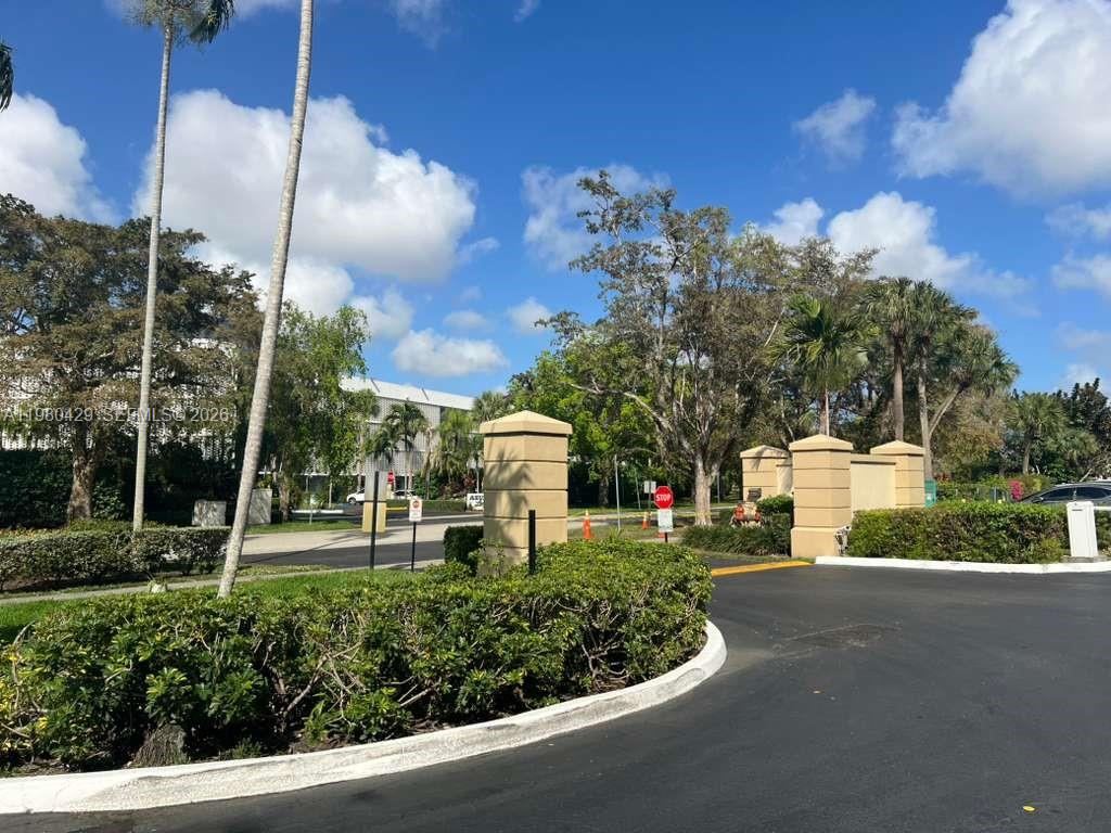 800 NE 195th St #501 Miami, FL 33179