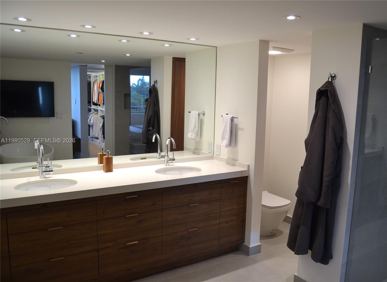 11113 Biscayne Blvd #351 Miami, FL 33181