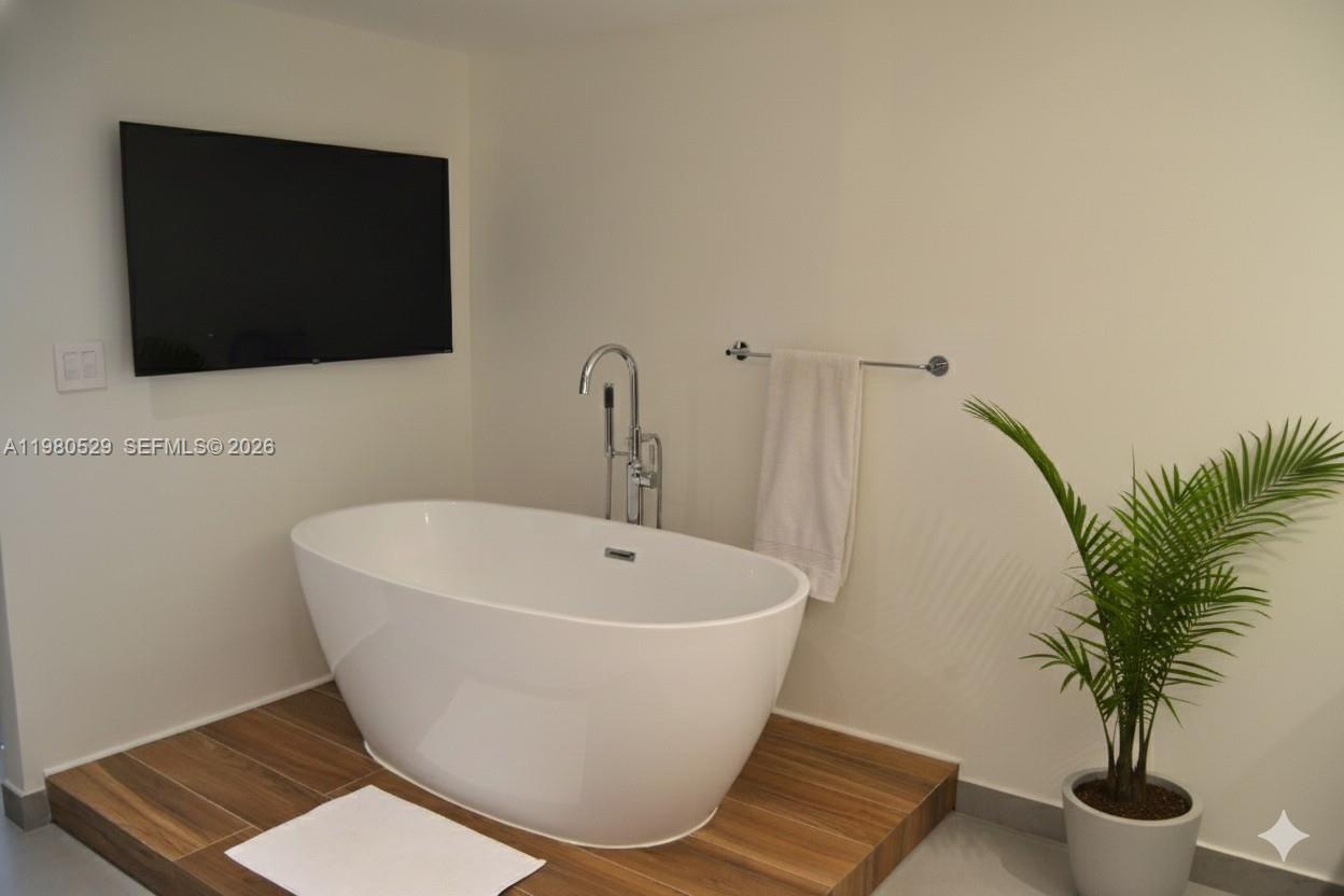 11113 Biscayne Blvd #351 Miami, FL 33181