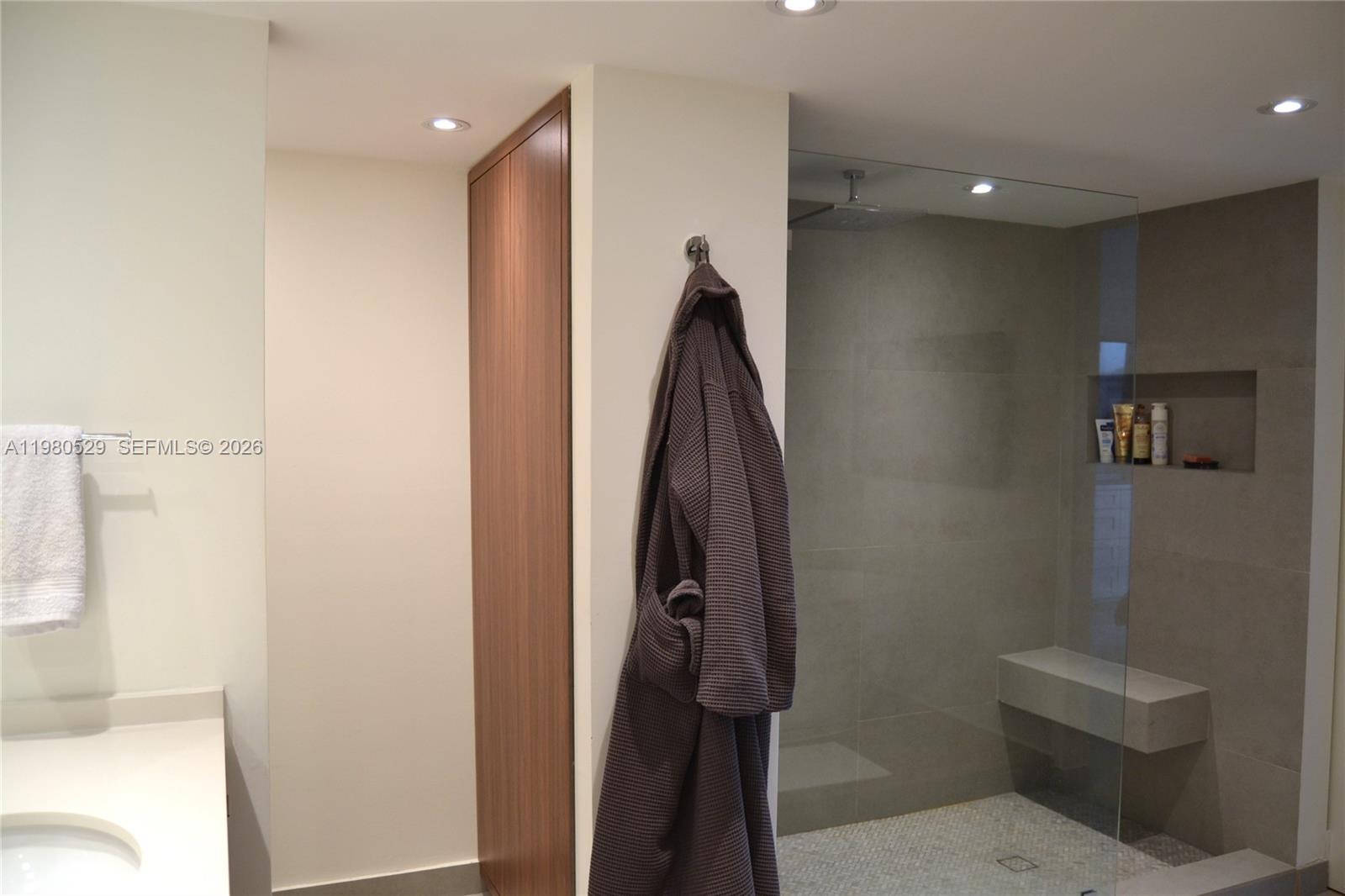 11113 Biscayne Blvd #351 Miami, FL 33181