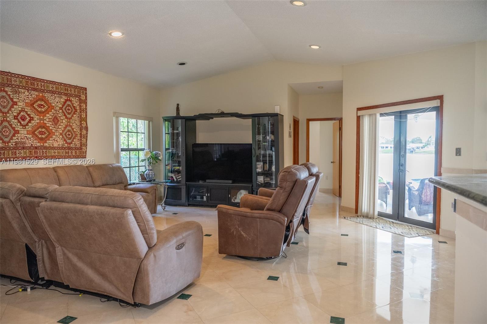 4655 SW 89th Ave Miami, FL 33165