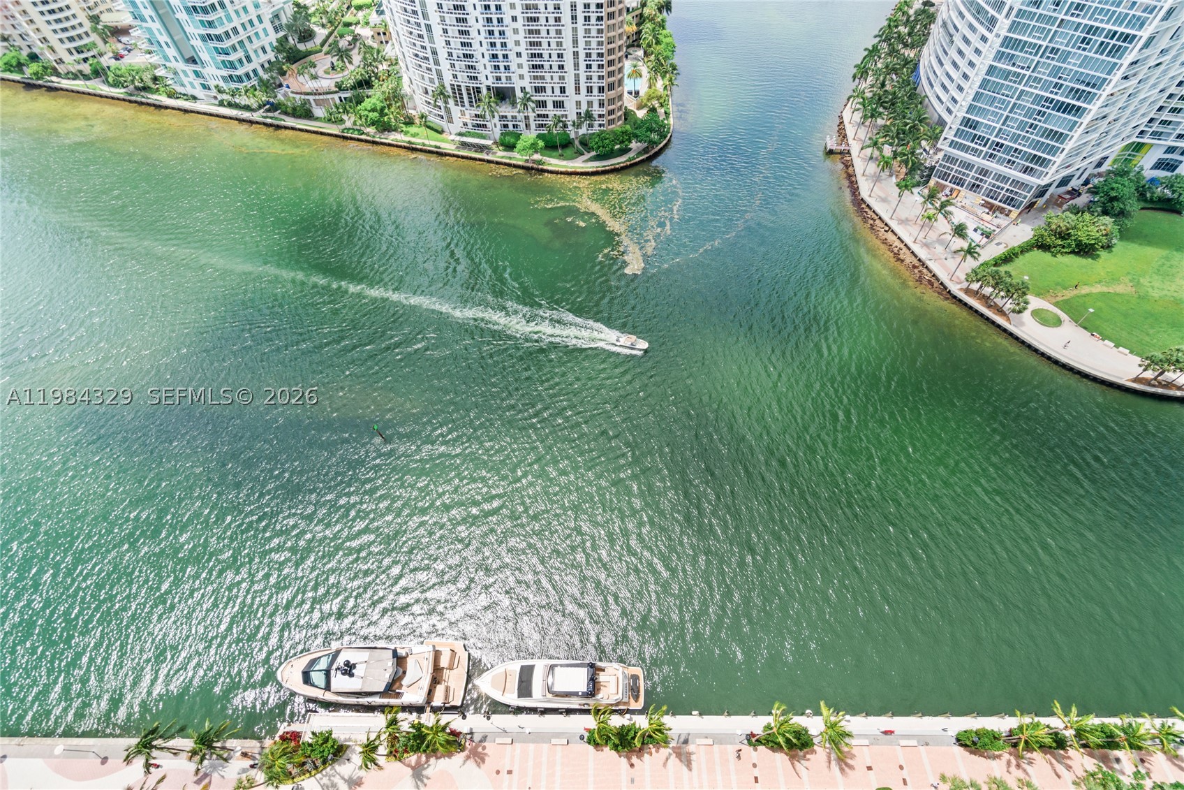 image Aston Martin Residences100