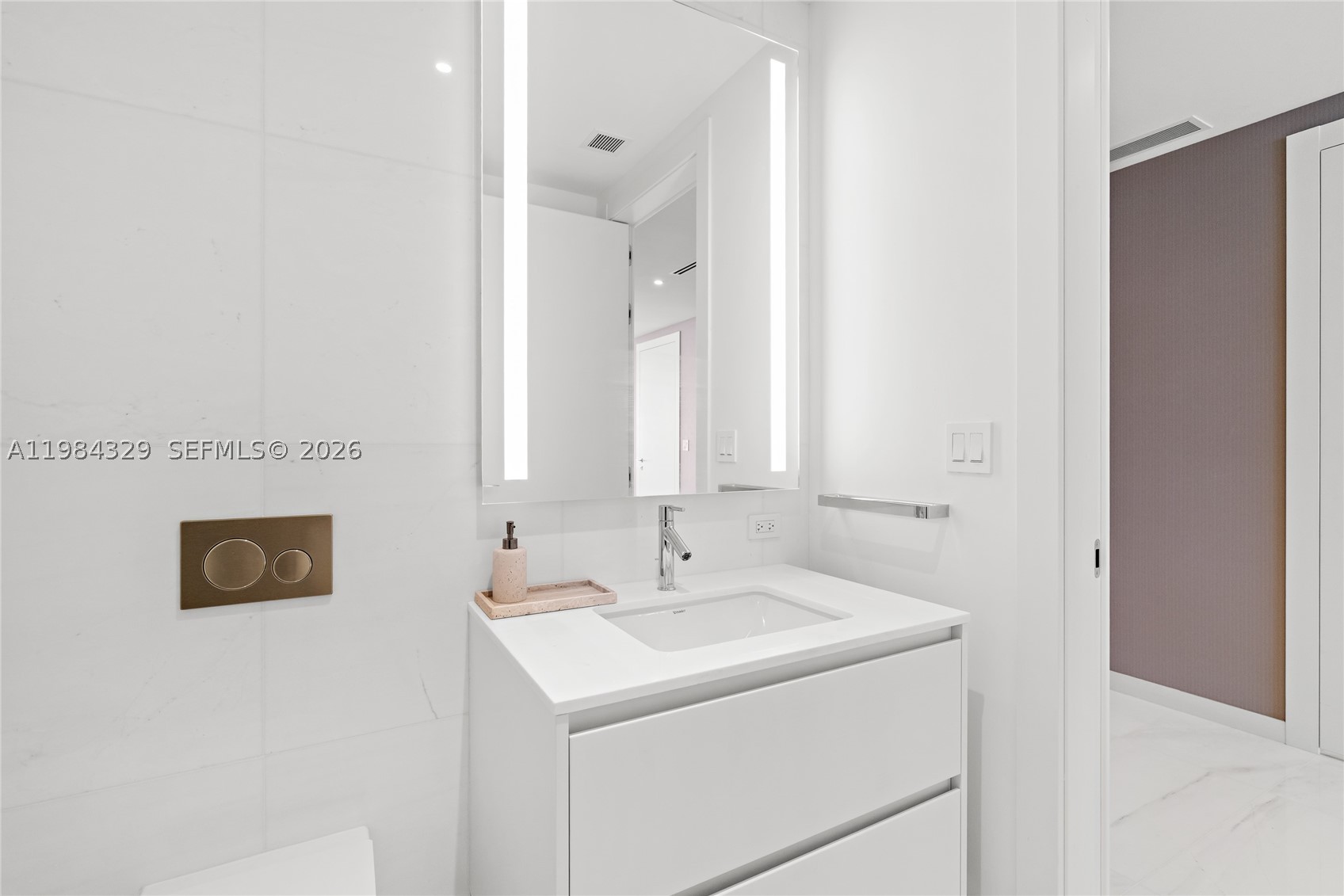 image Aston Martin Residences54