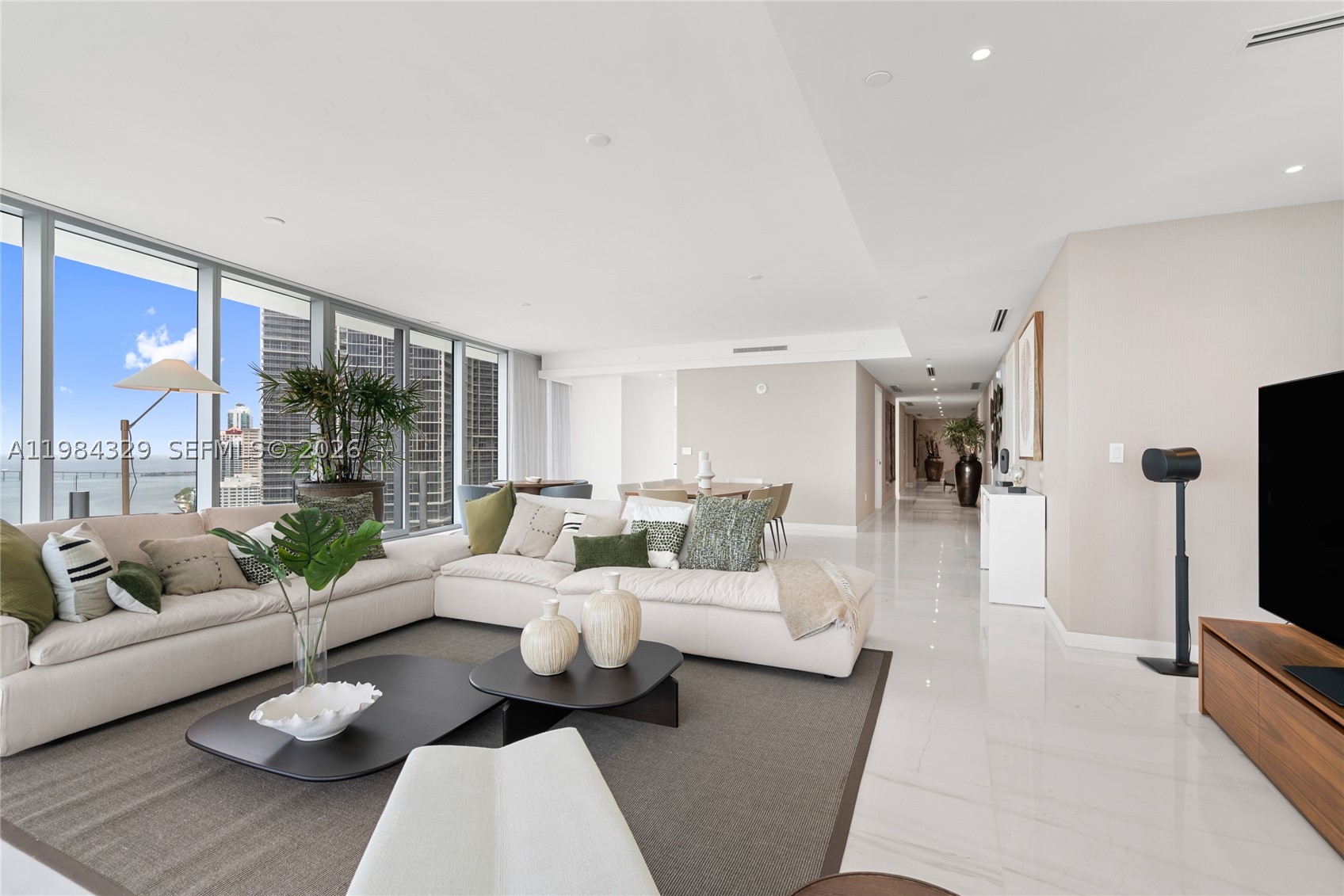 image Aston Martin Residences75