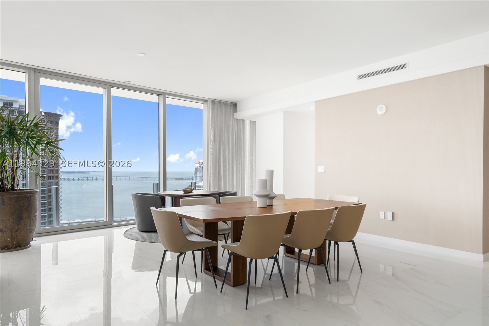 image Aston Martin Residences76