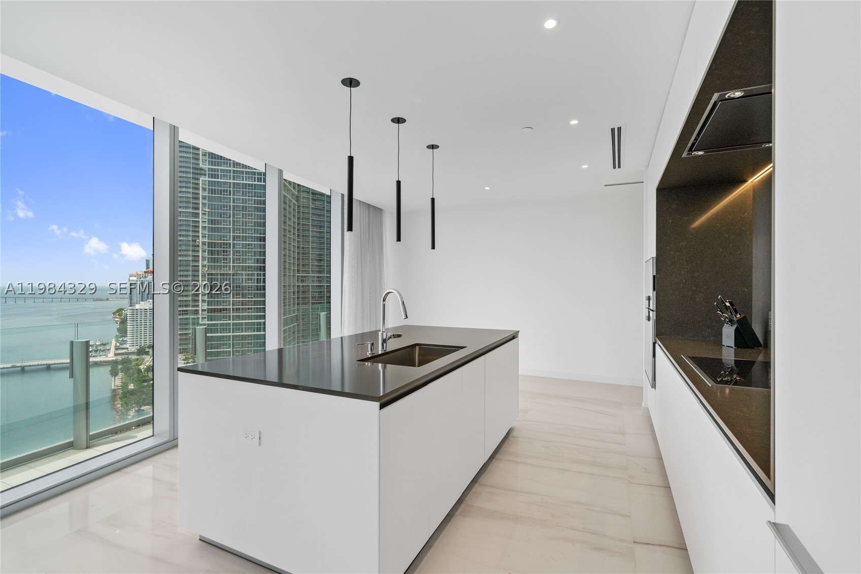 image Aston Martin Residences81