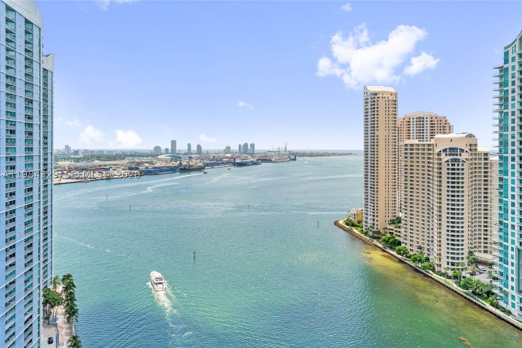 image Aston Martin Residences86