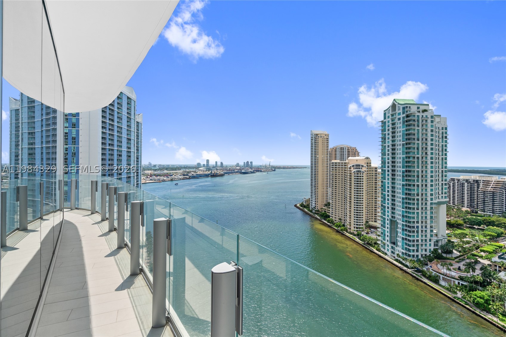 image Aston Martin Residences88