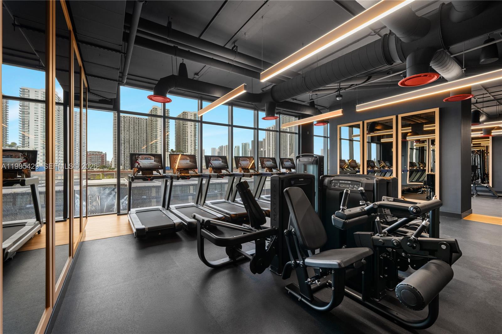 image E11EVEN Hotel & Residences13