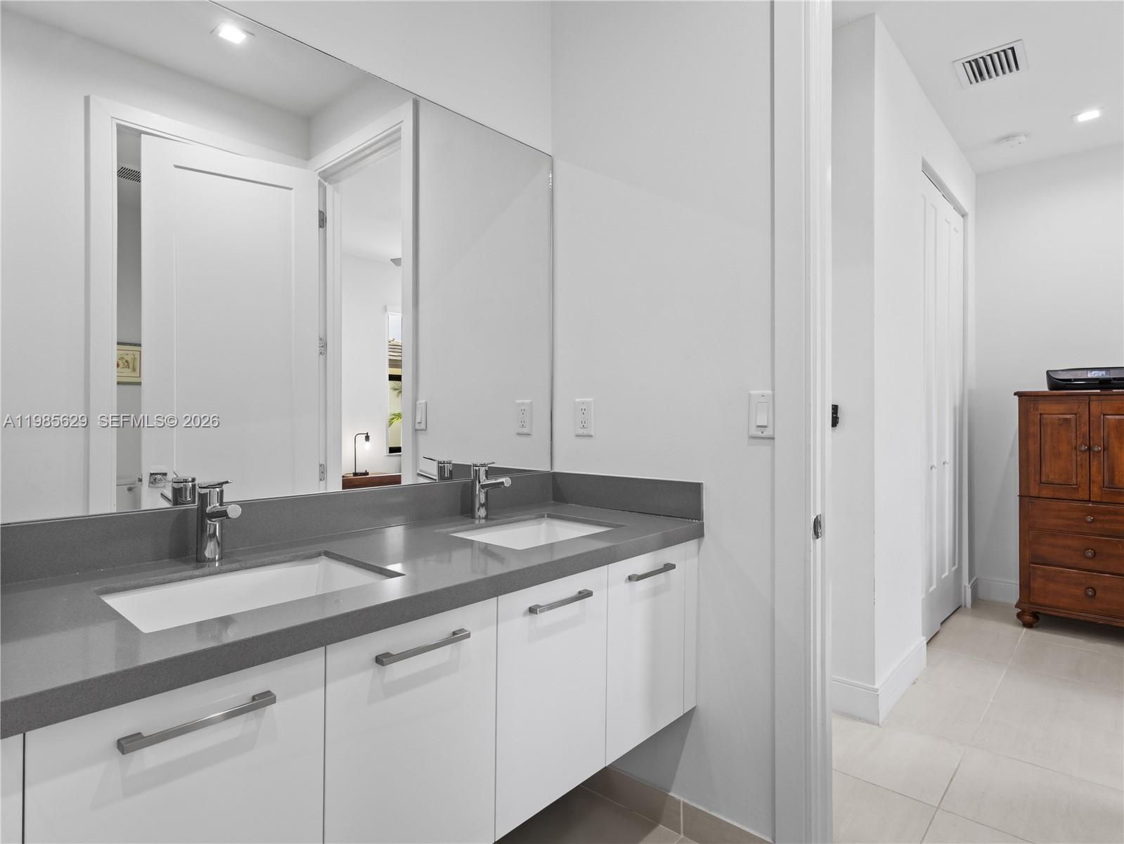 8281 NW 48th Ter Doral, FL 33166