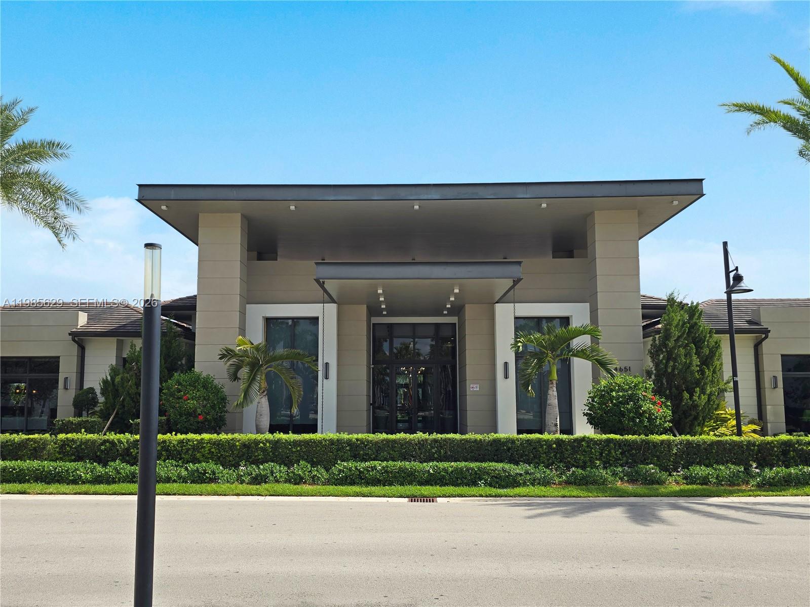 8281 NW 48th Ter Doral, FL 33166