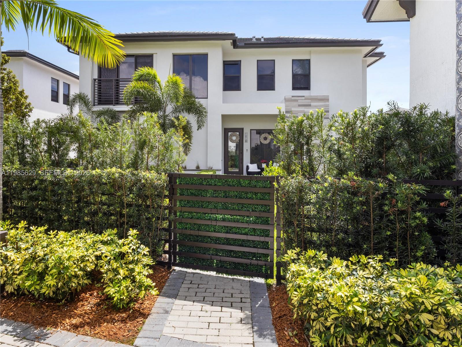 8281 NW 48th Ter Doral, FL 33166