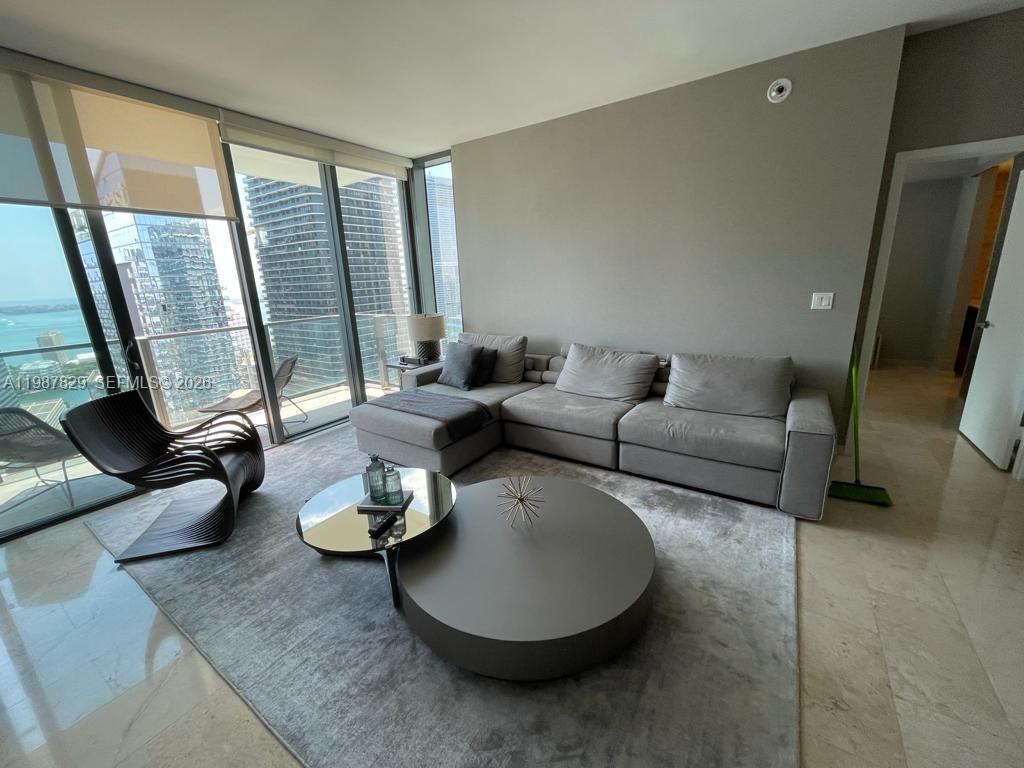 88 SW 7th St #3609 Miami, FL 33130