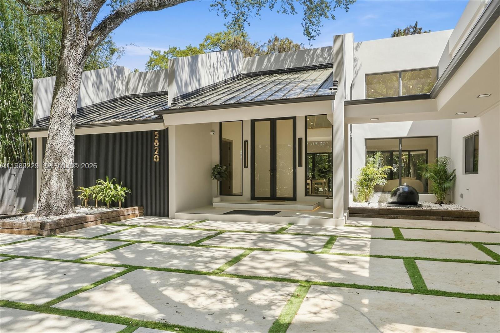 5820 SW 33rd Ln Hollywood, FL 33312