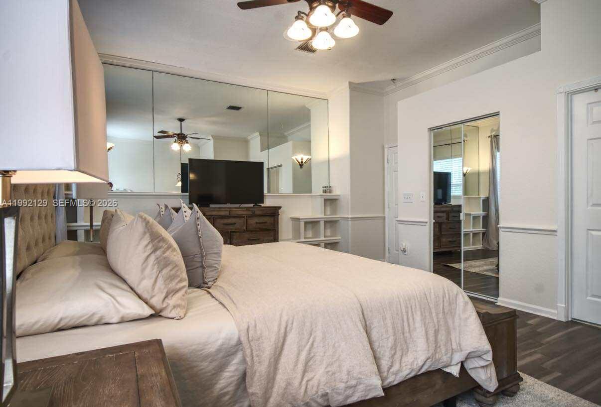 15856 NW 12th Ct Pembroke Pines, FL 33028