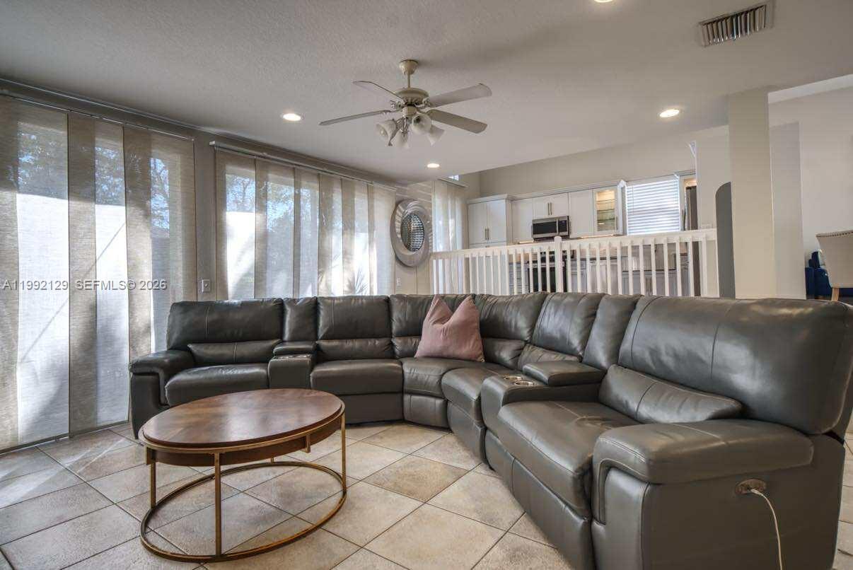 15856 NW 12th Ct Pembroke Pines, FL 33028