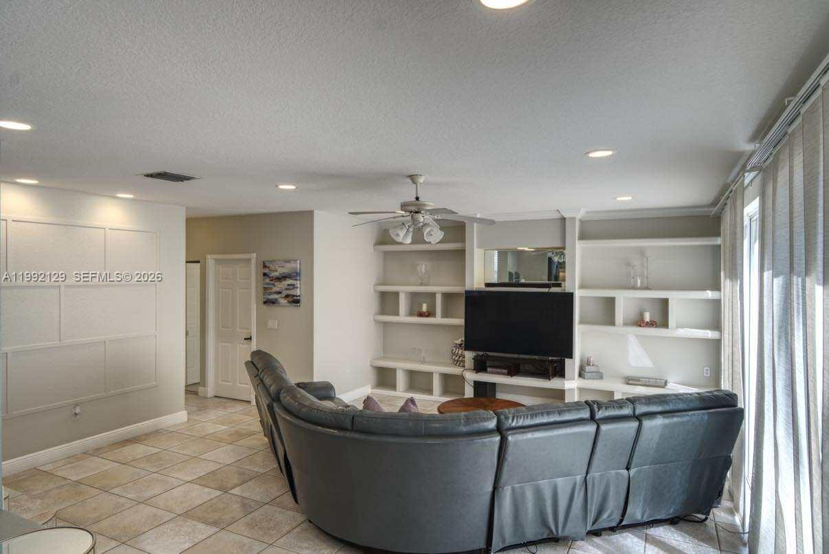 15856 NW 12th Ct Pembroke Pines, FL 33028