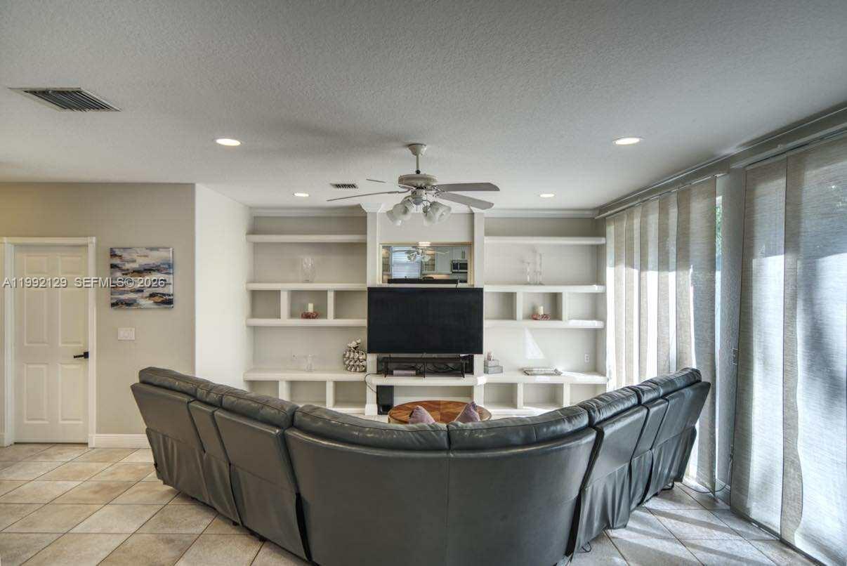 15856 NW 12th Ct Pembroke Pines, FL 33028