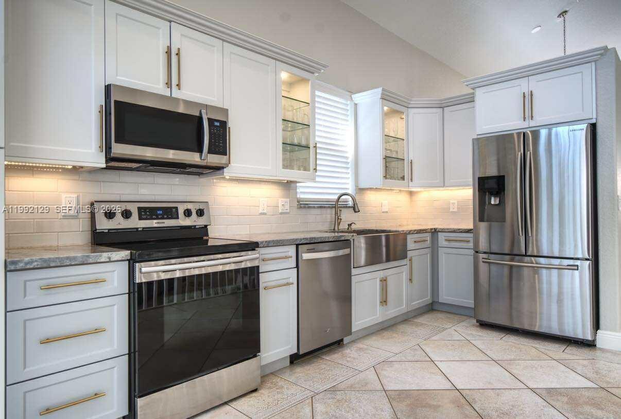 15856 NW 12th Ct Pembroke Pines, FL 33028