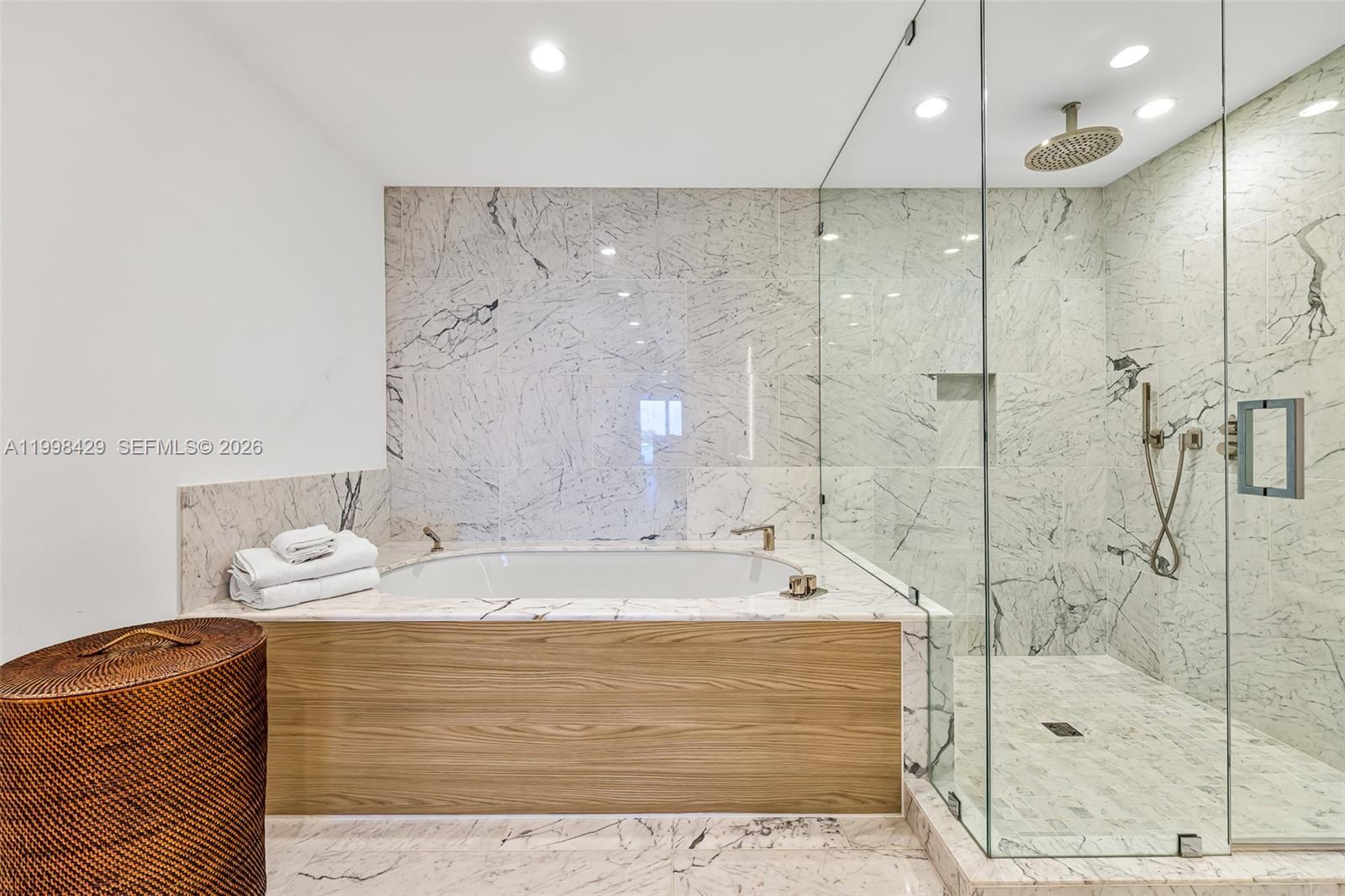 1135 103rd St #304 Bay Harbor Islands, FL 33154