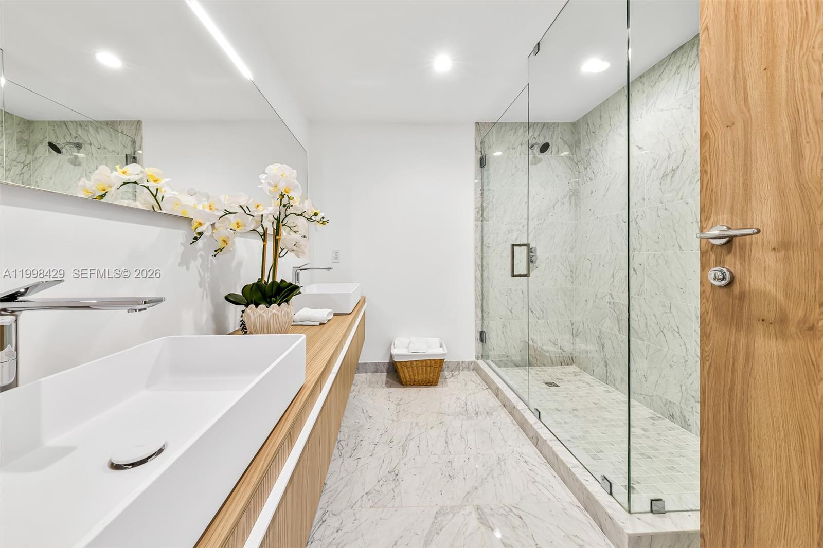 1135 103rd St #304 Bay Harbor Islands, FL 33154