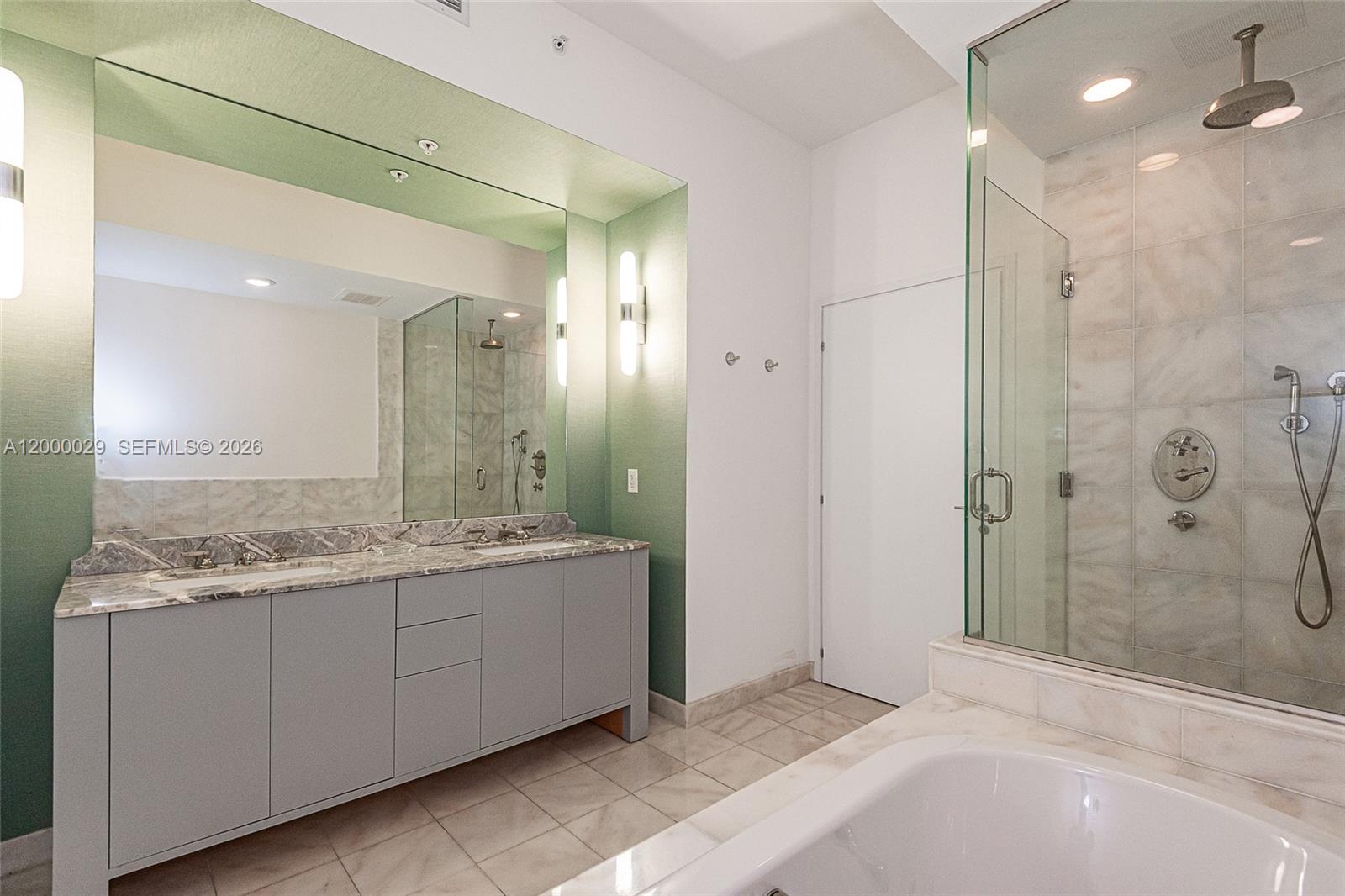 50 S Pointe Dr #1804 Miami Beach, FL 33139