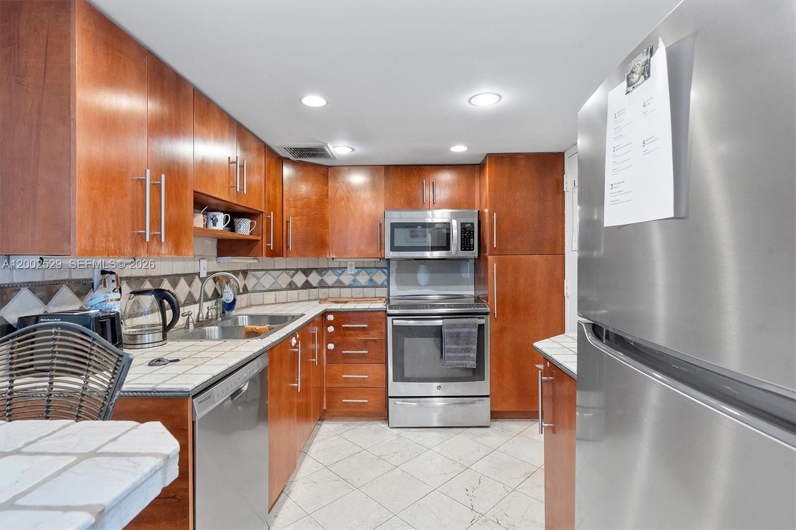 image Arlen House Condo13