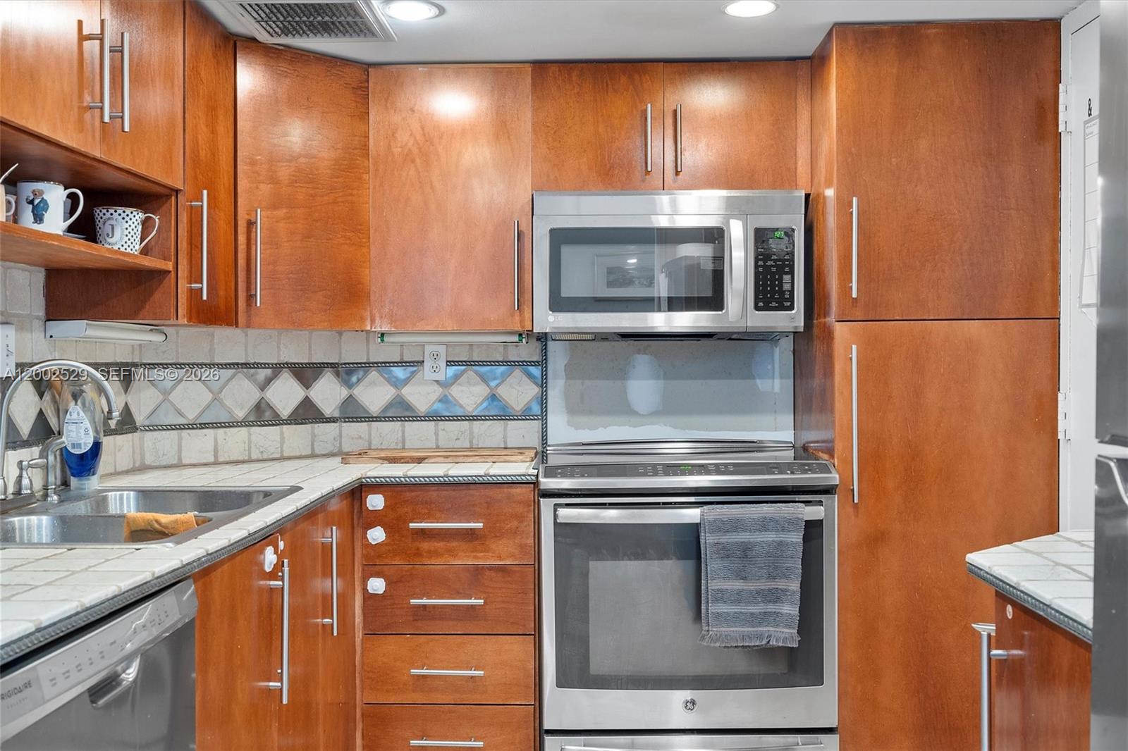 image Arlen House Condo14