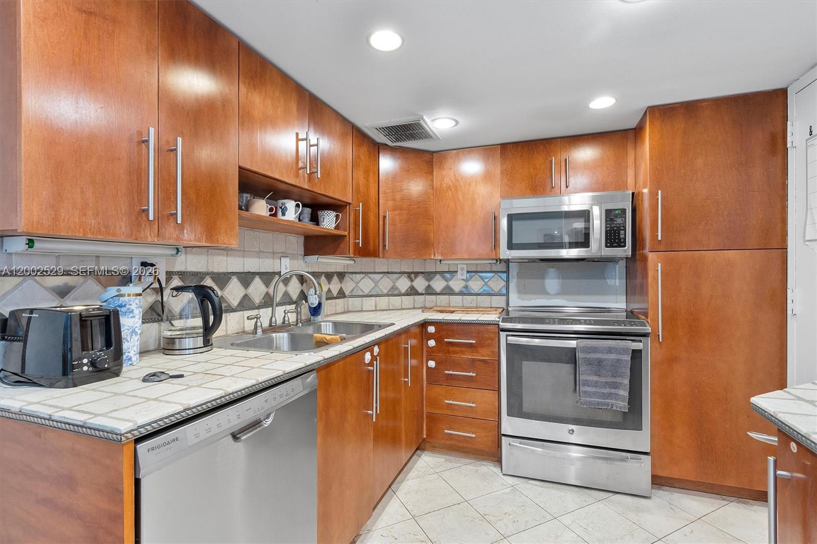 image Arlen House Condo15