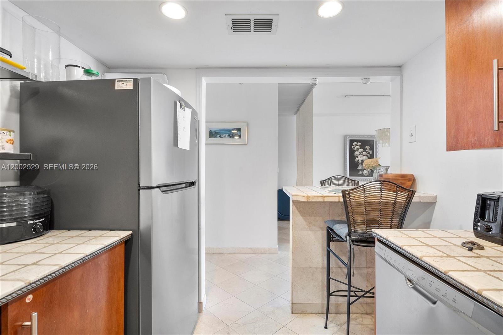 image Arlen House Condo17