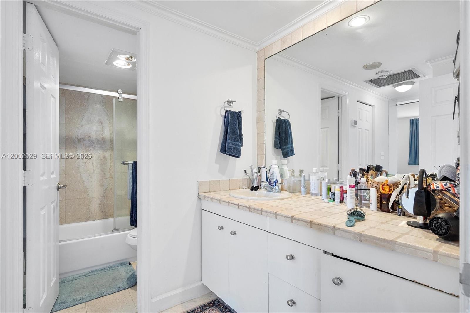 image Arlen House Condo24
