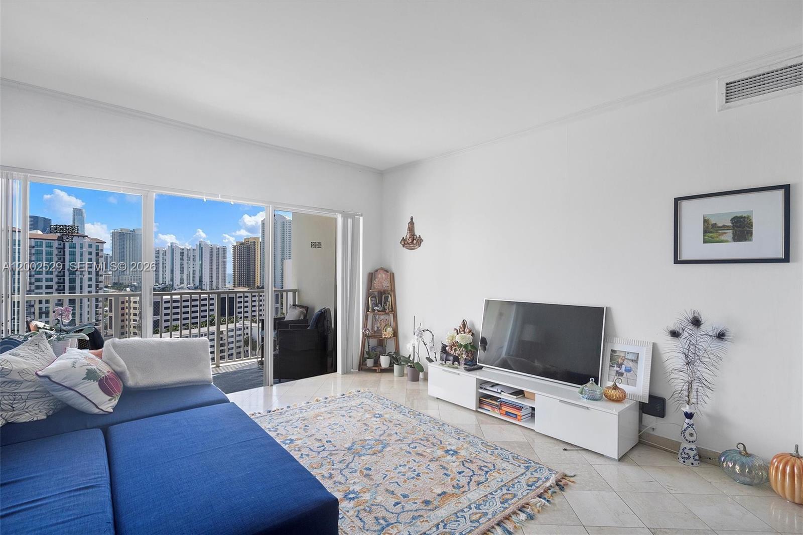 image Arlen House Condo3