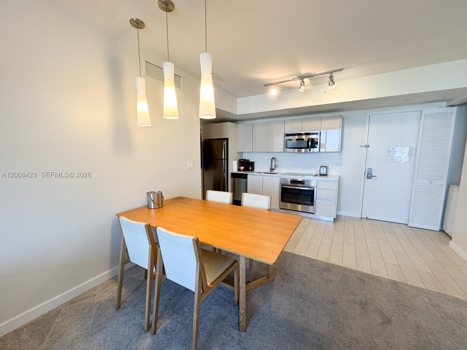image Beachwalk Condominium6