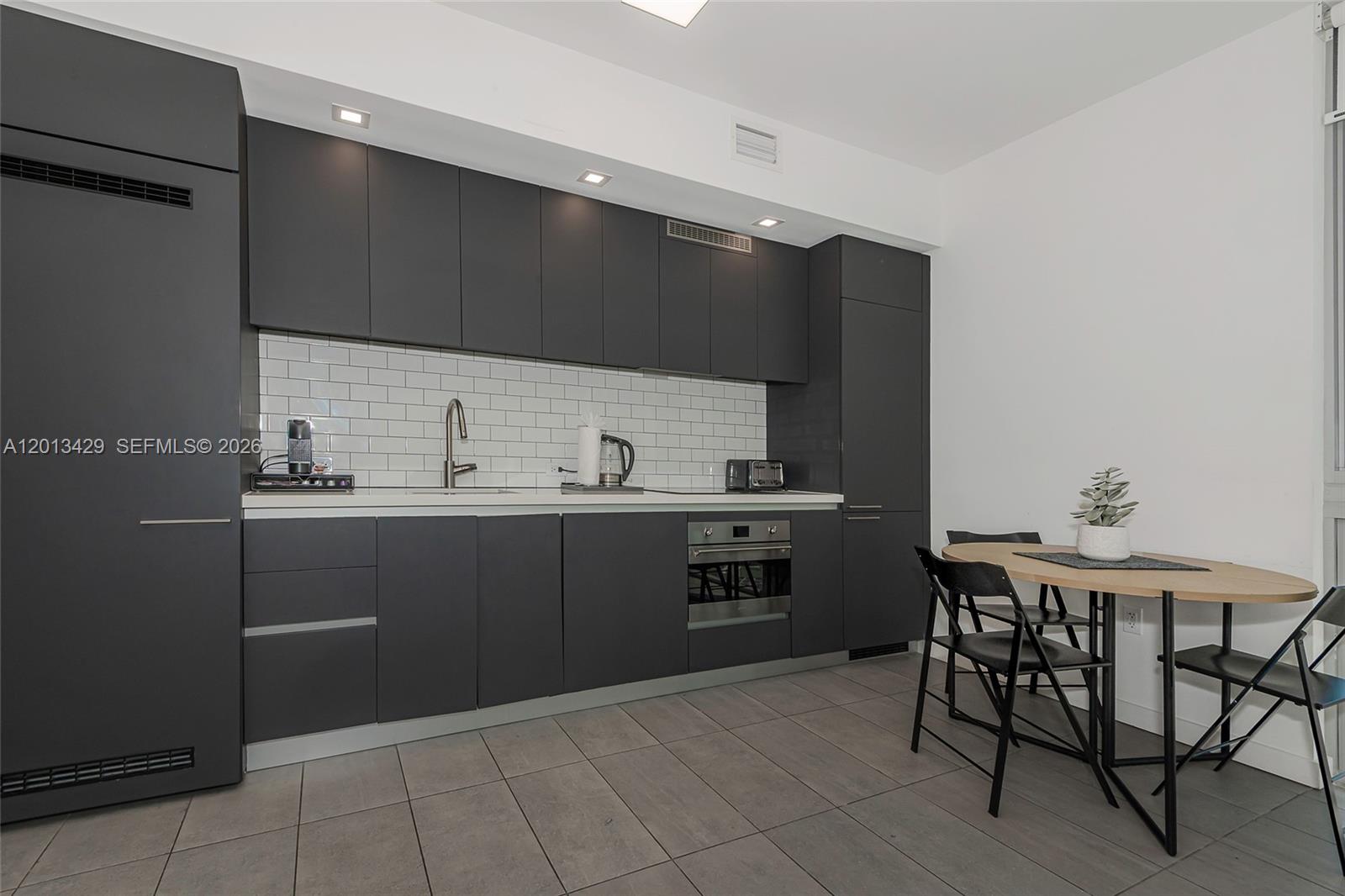 227 NE 2nd St #2206 Miami, FL 33132