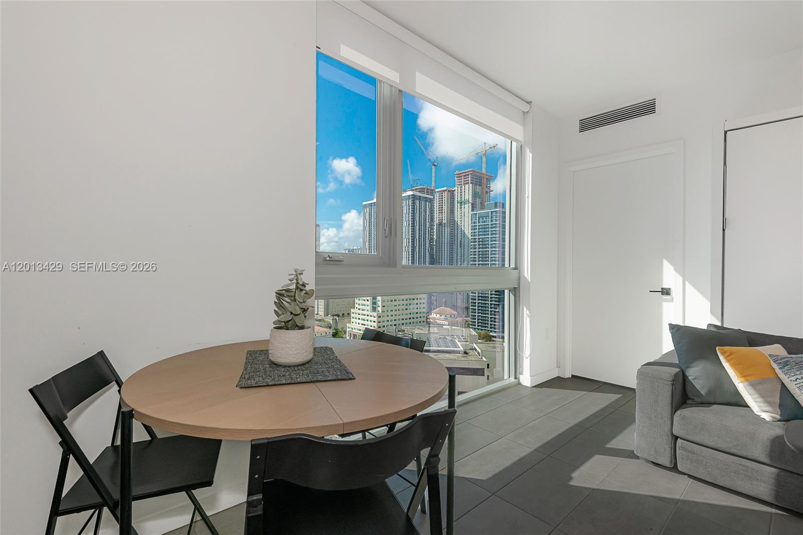 227 NE 2nd St #2206 Miami, FL 33132