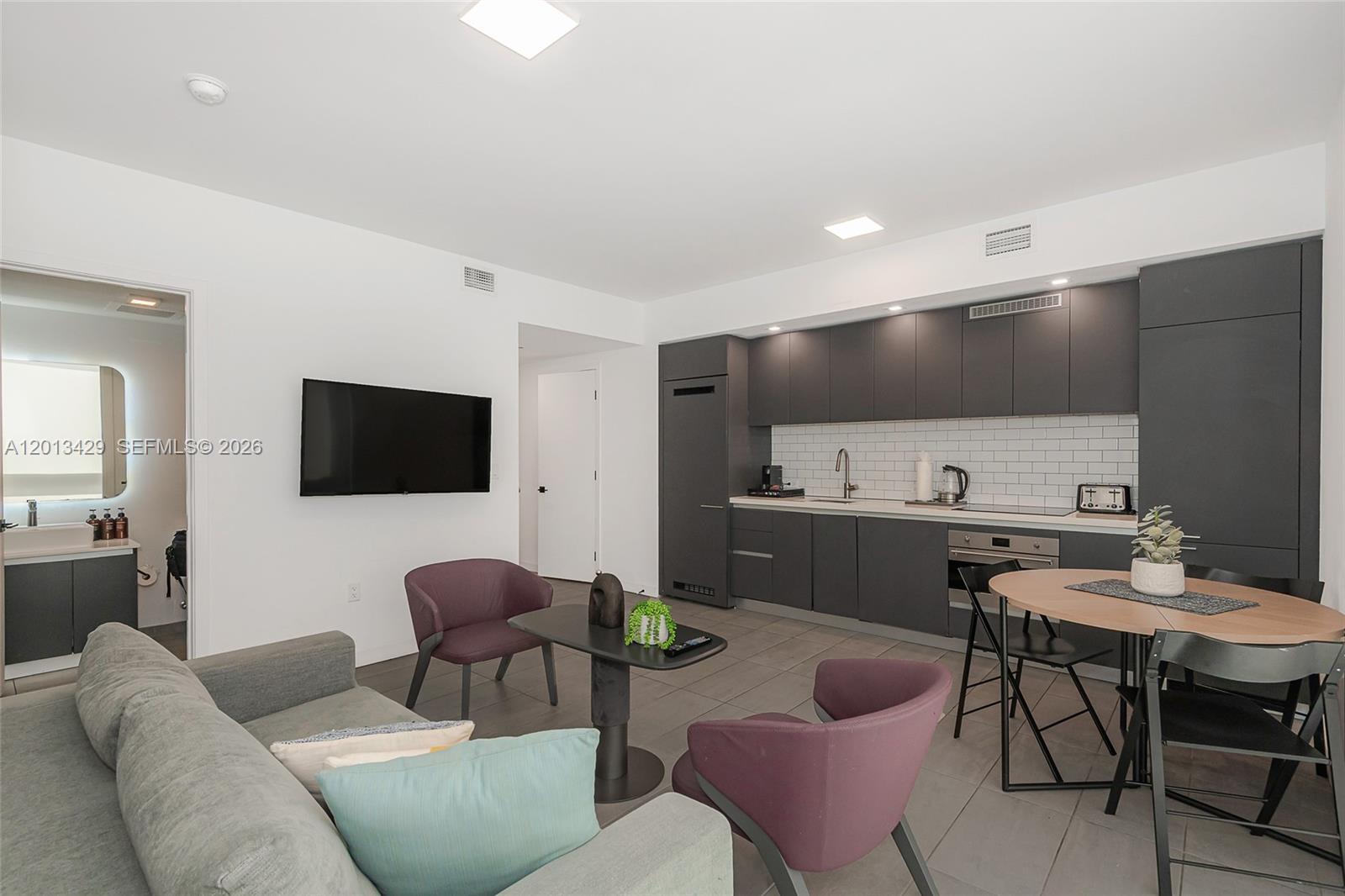 227 NE 2nd St #2206 Miami, FL 33132