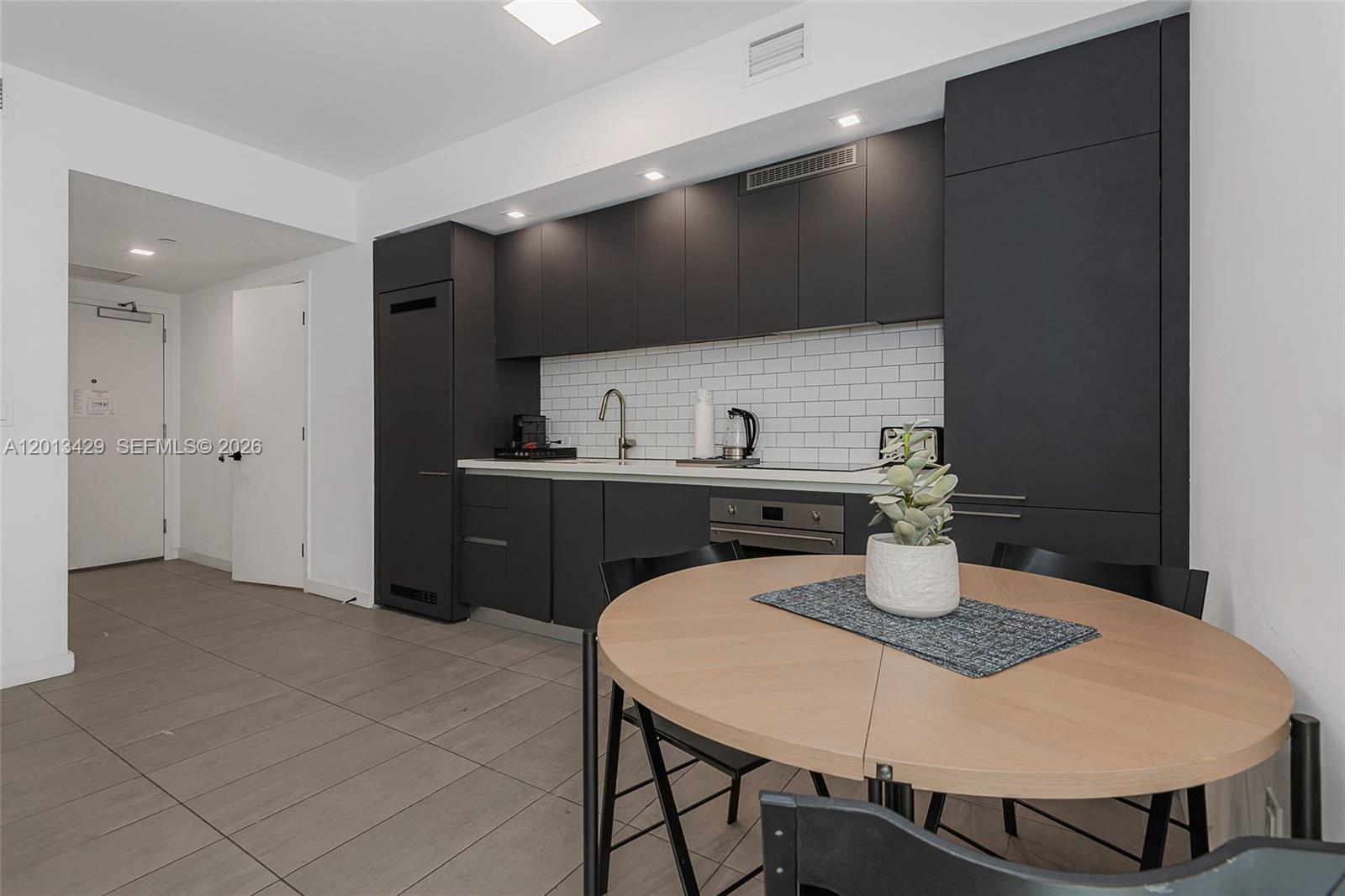 227 NE 2nd St #2206 Miami, FL 33132