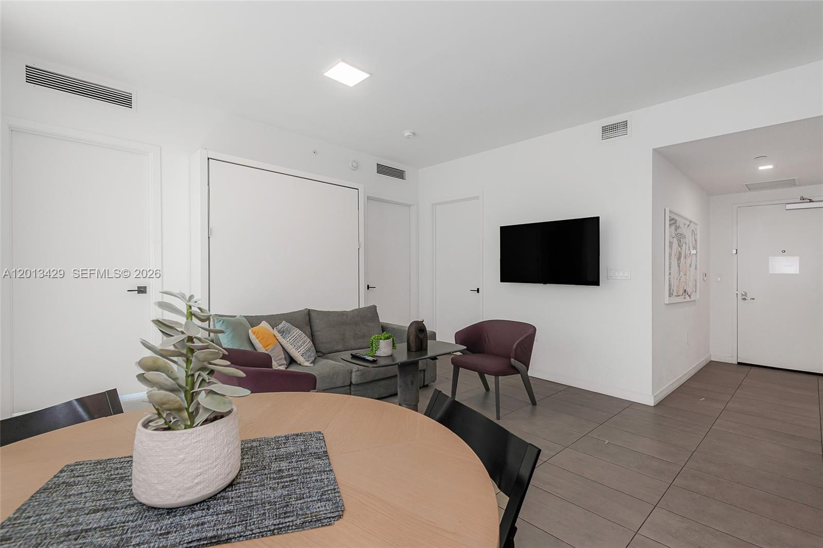 227 NE 2nd St #2206 Miami, FL 33132
