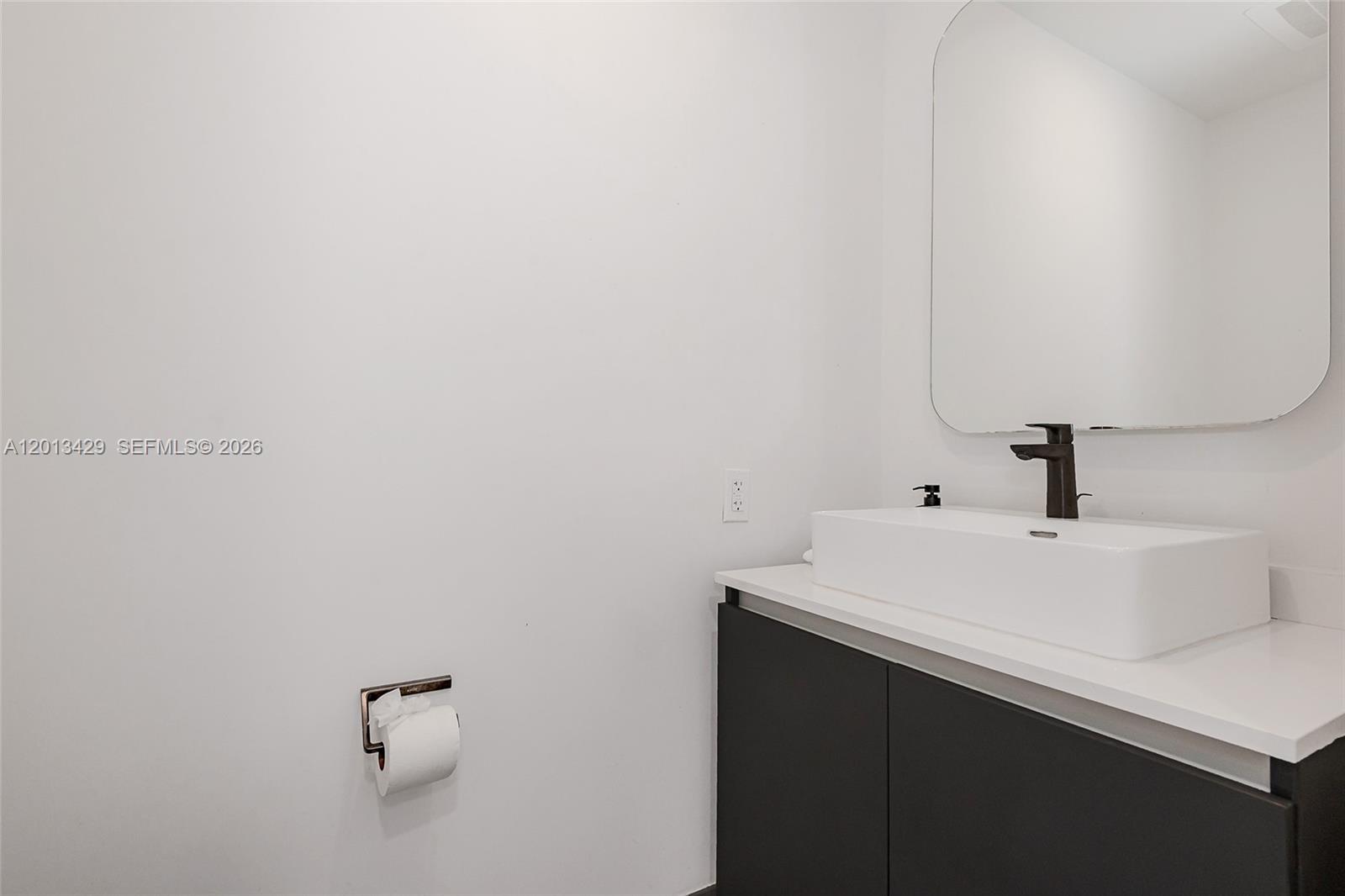 227 NE 2nd St #2206 Miami, FL 33132