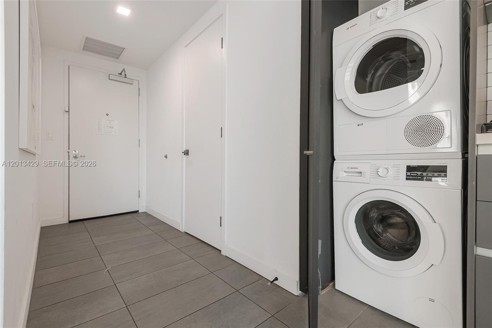 227 NE 2nd St #2206 Miami, FL 33132