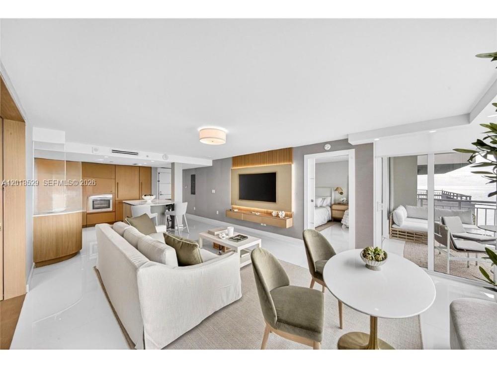 400 S Pointe Dr #1501 Miami Beach, FL 33139
