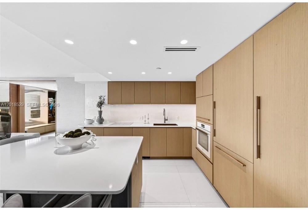 400 S Pointe Dr #1501 Miami Beach, FL 33139
