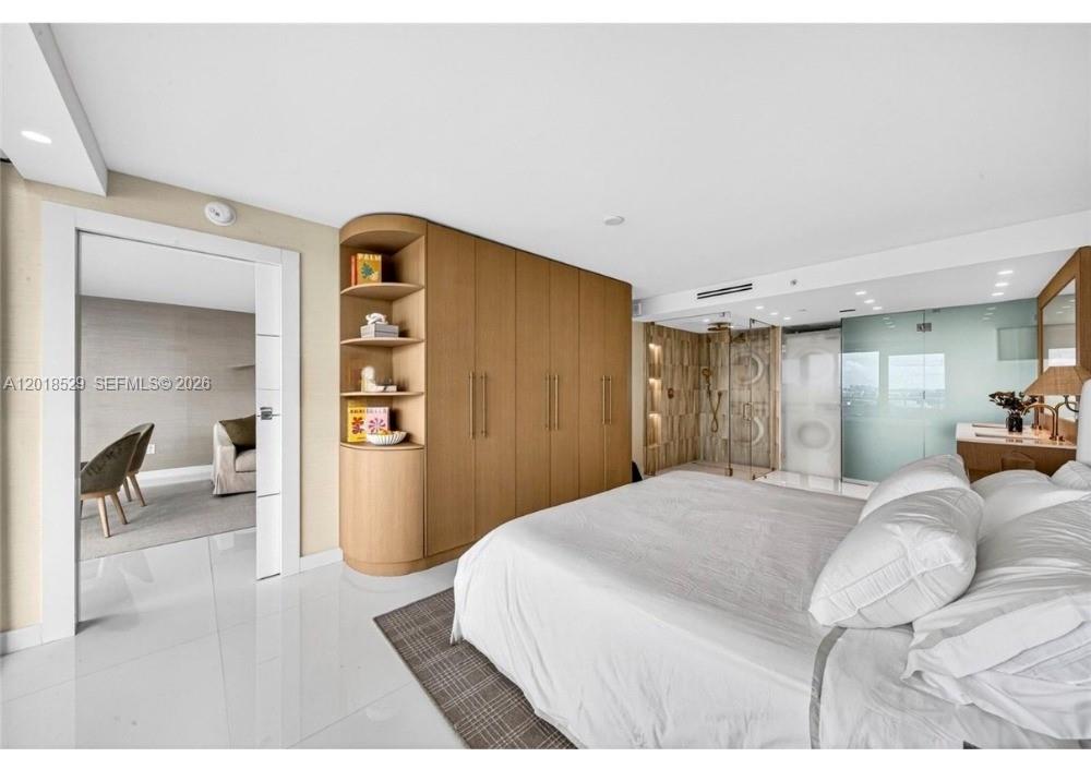 400 S Pointe Dr #1501 Miami Beach, FL 33139