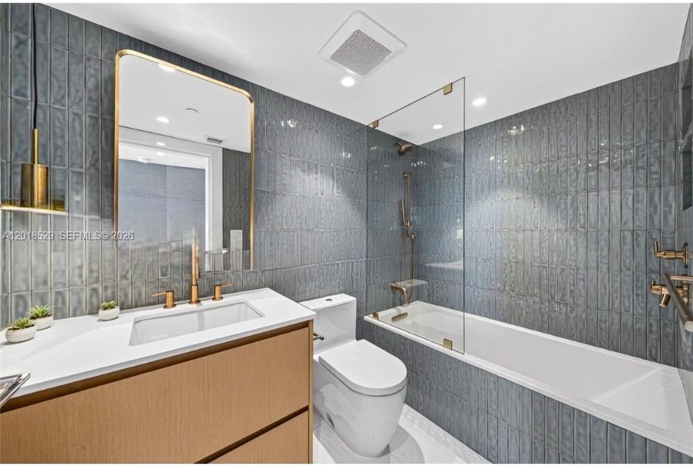 400 S Pointe Dr #1501 Miami Beach, FL 33139