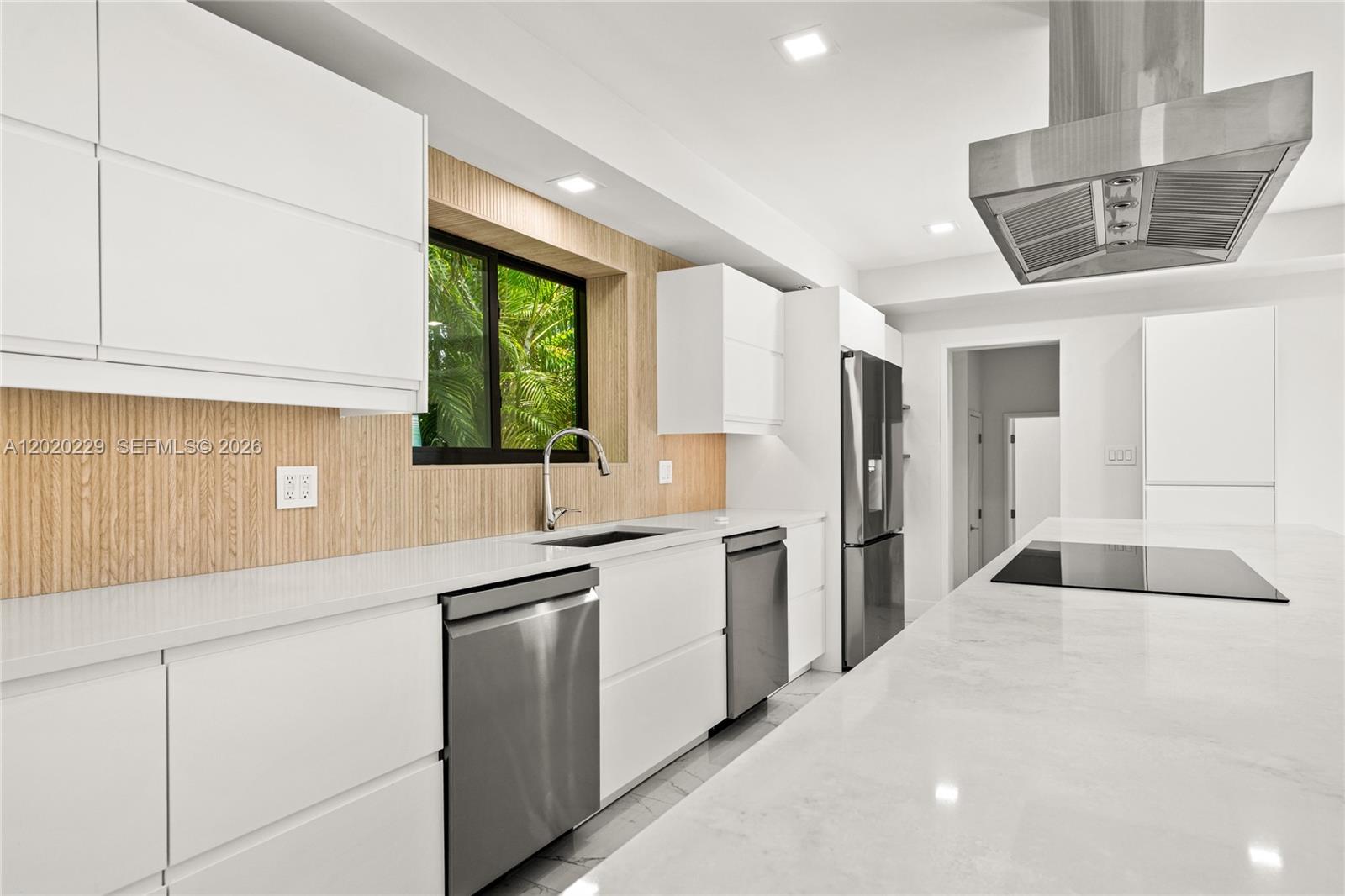 112 E 1st Ct Miami Beach, FL 33139