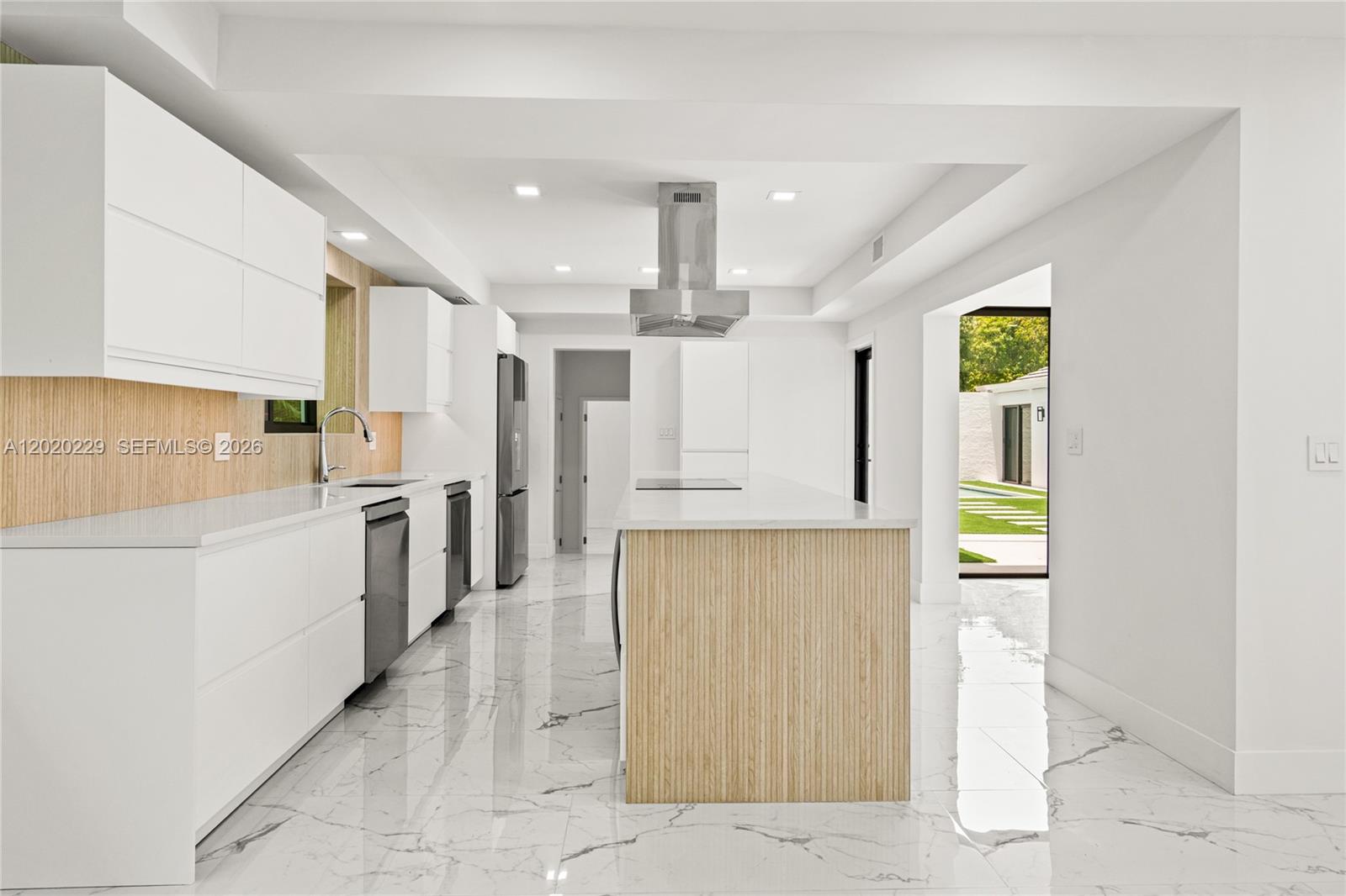 112 E 1st Ct Miami Beach, FL 33139