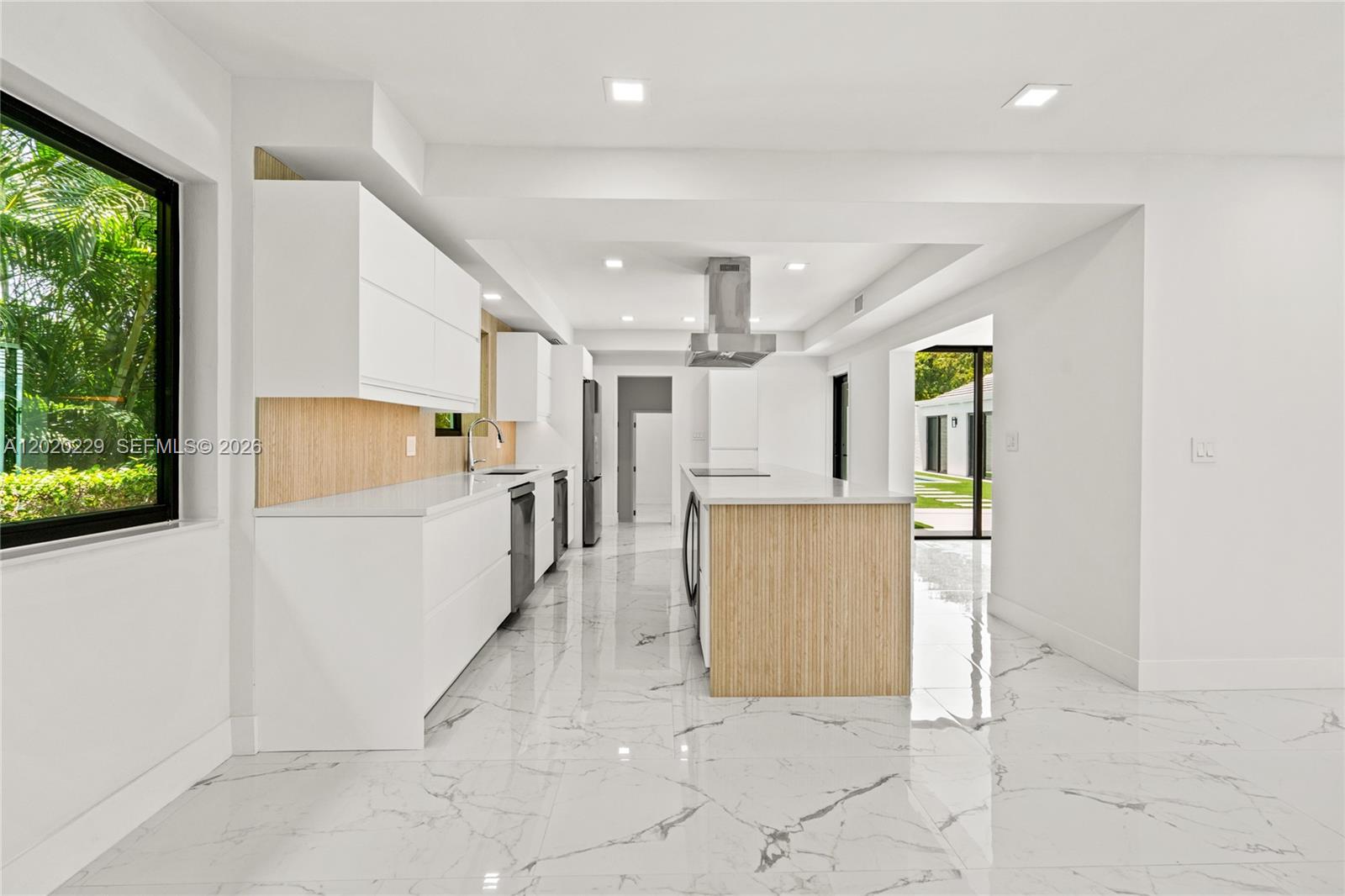 112 E 1st Ct Miami Beach, FL 33139